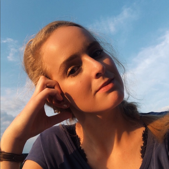 Meet your Posher, Kaylee - Picture 1 of 1